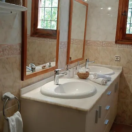 Hébergement de vacances Casa Puig De Mar, Con Piscina Y Jardin'